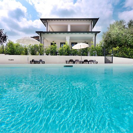 Residence Fiore Rosso Sirmione Bagian luar foto