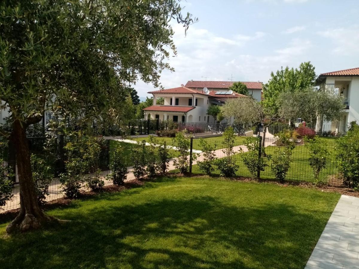 Residence Fiore Rosso Sirmione Bagian luar foto