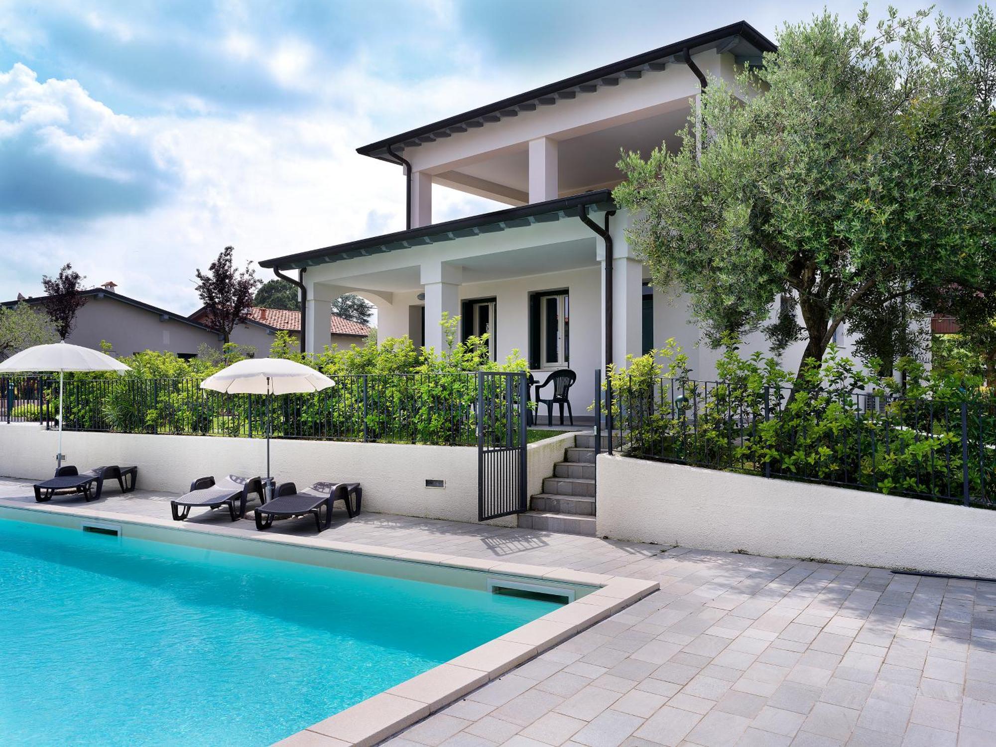 Residence Fiore Rosso Sirmione Bagian luar foto