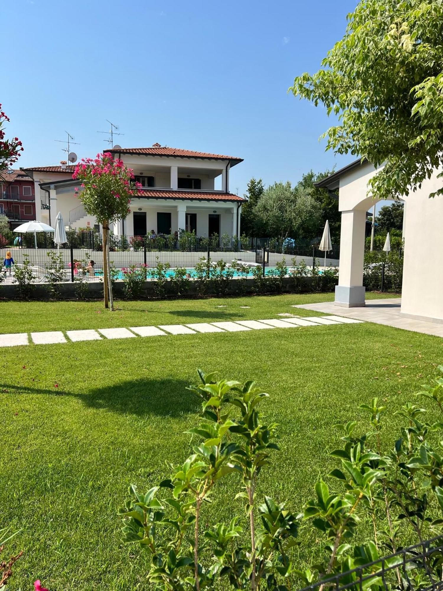 Residence Fiore Rosso Sirmione Bagian luar foto