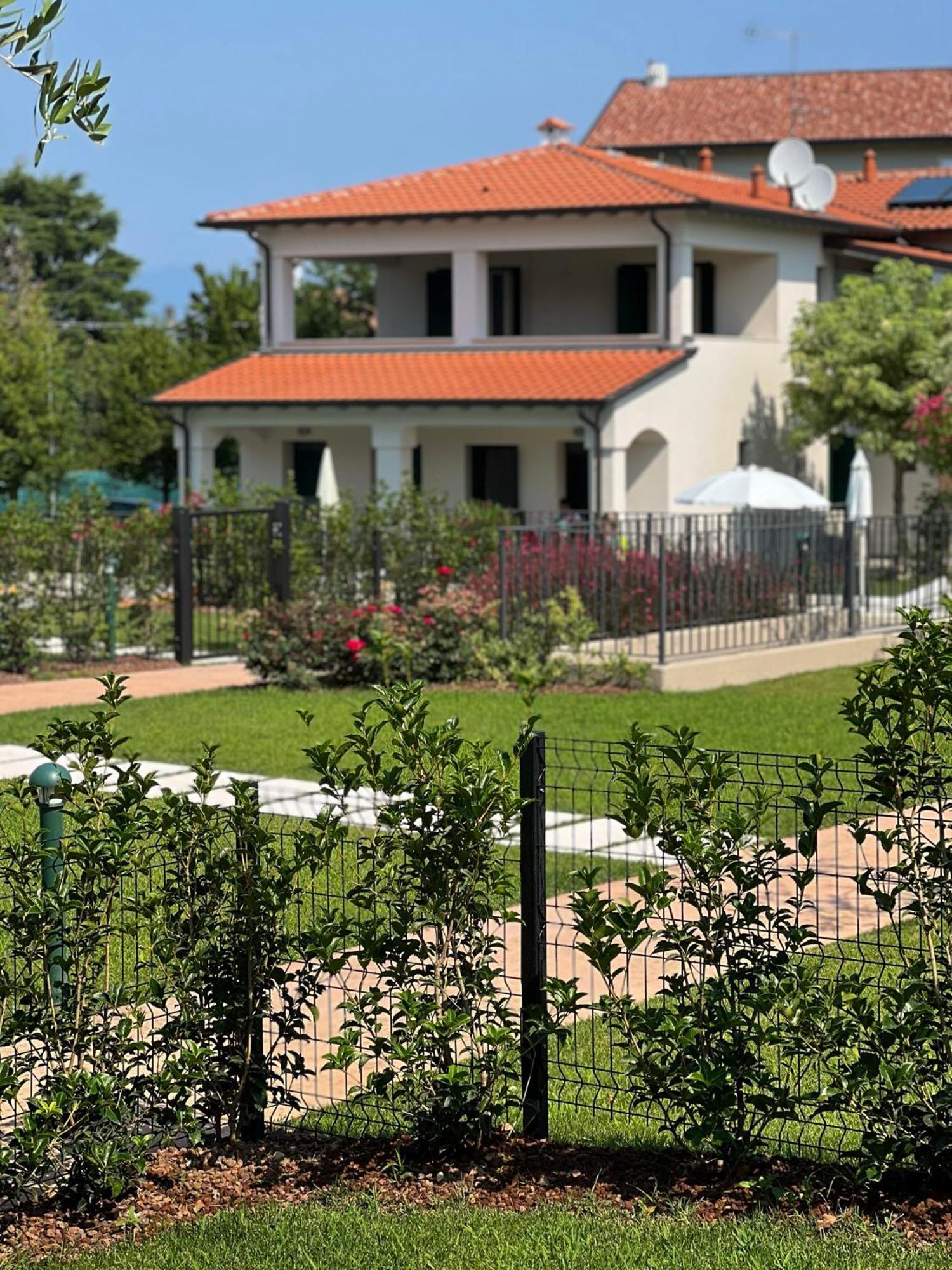 Residence Fiore Rosso Sirmione Bagian luar foto