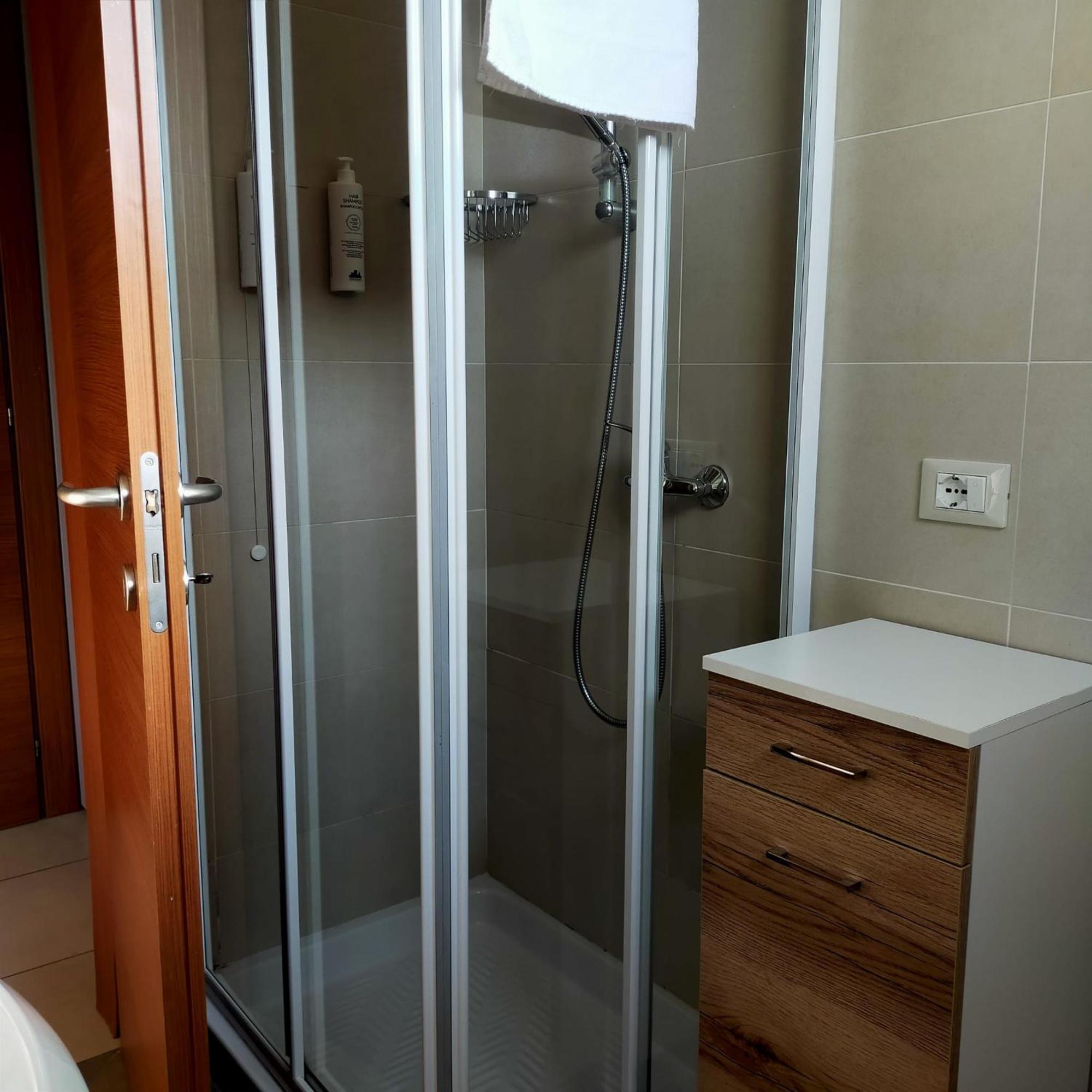 Residence Fiore Rosso Sirmione Ruang foto